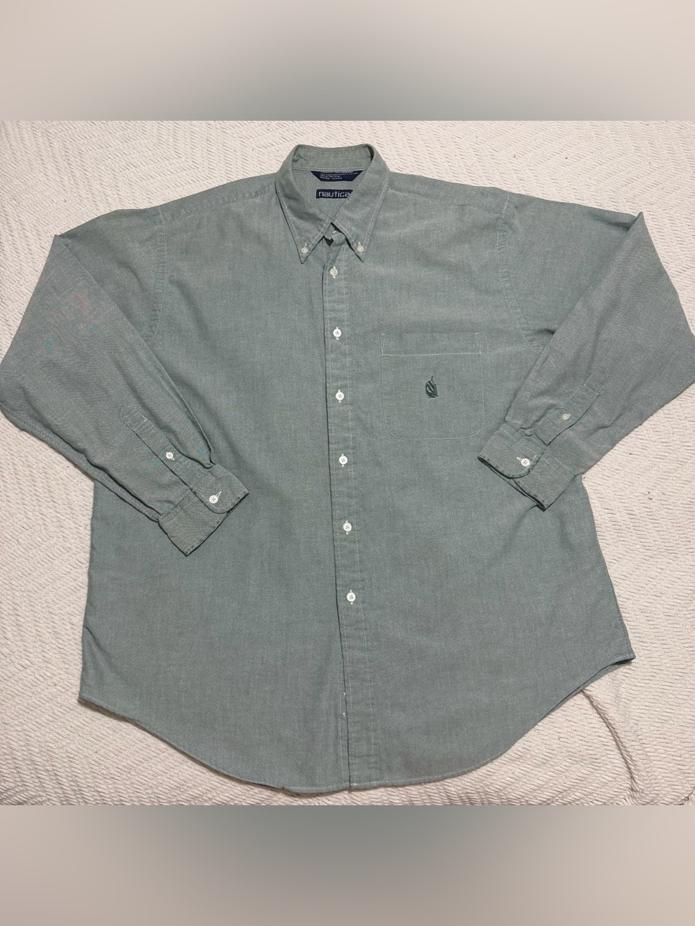 1998 NAUTICA Men's Sage Green Classic Button-Down Shirt (Hong Kong) XL.